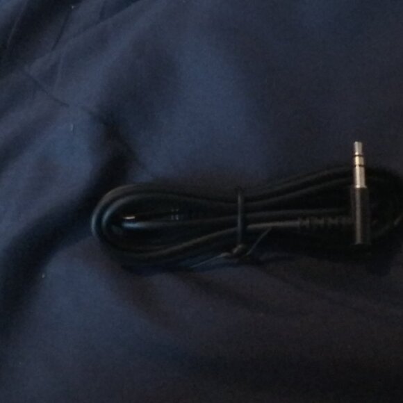 Carpuride AUX Cable 3.5mm 3.93 ft Audio Cable AUX Cord Headphone Cable - Picture 1 of 3